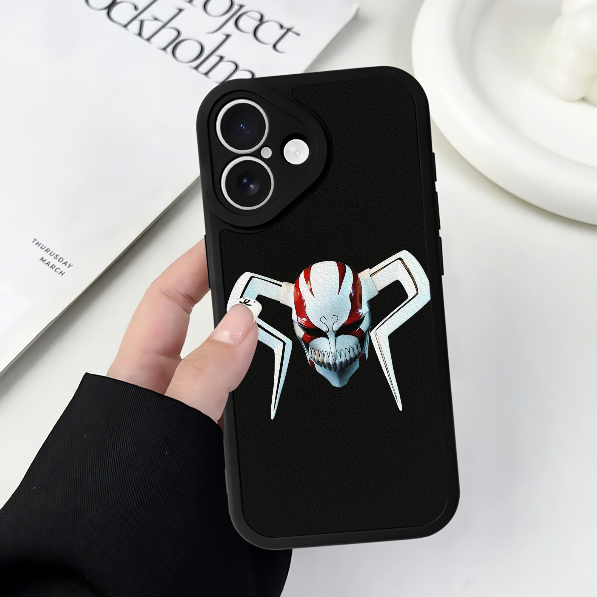 ブリーチ 黒崎一護（くろさき いちご）BLEACH Kurosaki Ichigo 【iPhone 16シリーズ対応】シリコンスマホケース（レザー調） 材質：シリコン